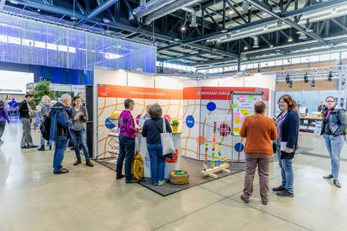Messestand in einer Messehalle