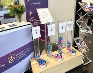 Quelle: Katholische Akademie Freiburg, Palliative Care Forum Ein Messestand